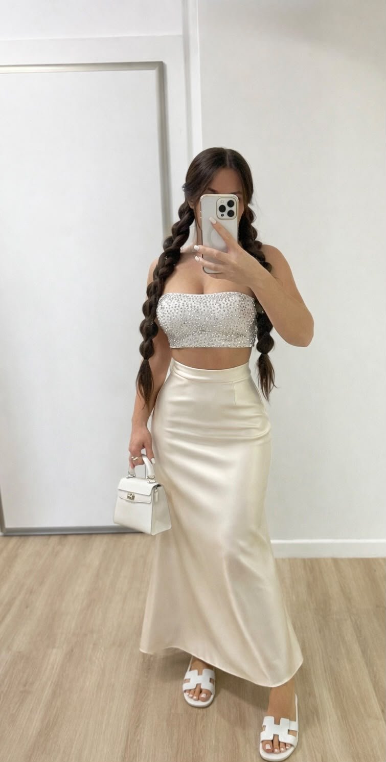 VIP-Massage Frankfurt - Masseurin Lola : Alter: 22, Haarfarbe - BRÜNETT | foto - 4