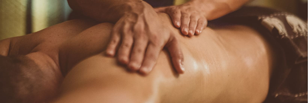 10 Arten von erotischen Massagen, die du unbedingt erleben musst