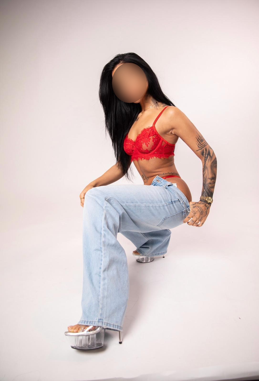 Masseuse Ariana NEU