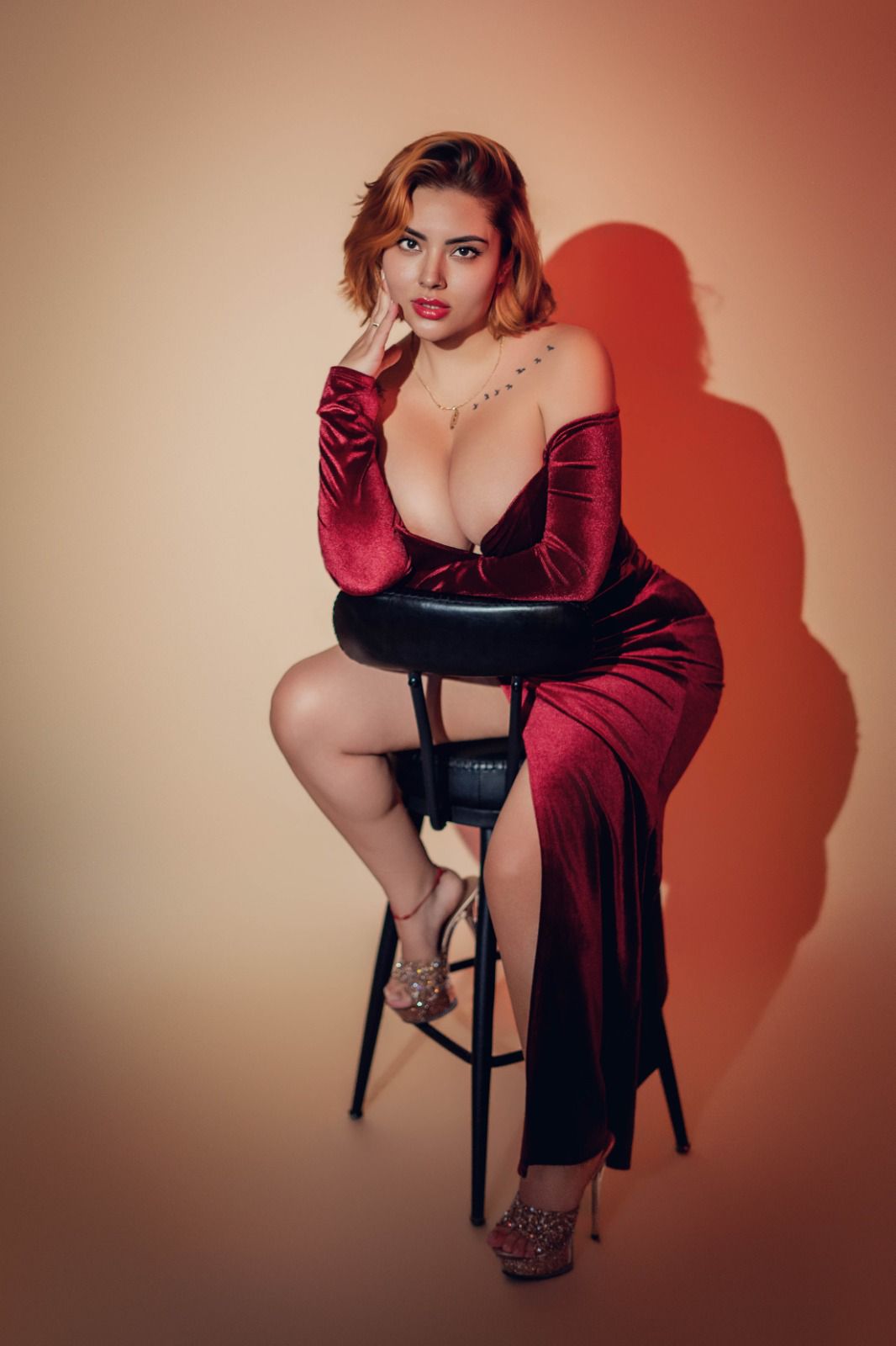 VIP-Massage Frankfurt - Masseurin Candela NEU : Alter: 26, Haarfarbe - kuper | foto - 3