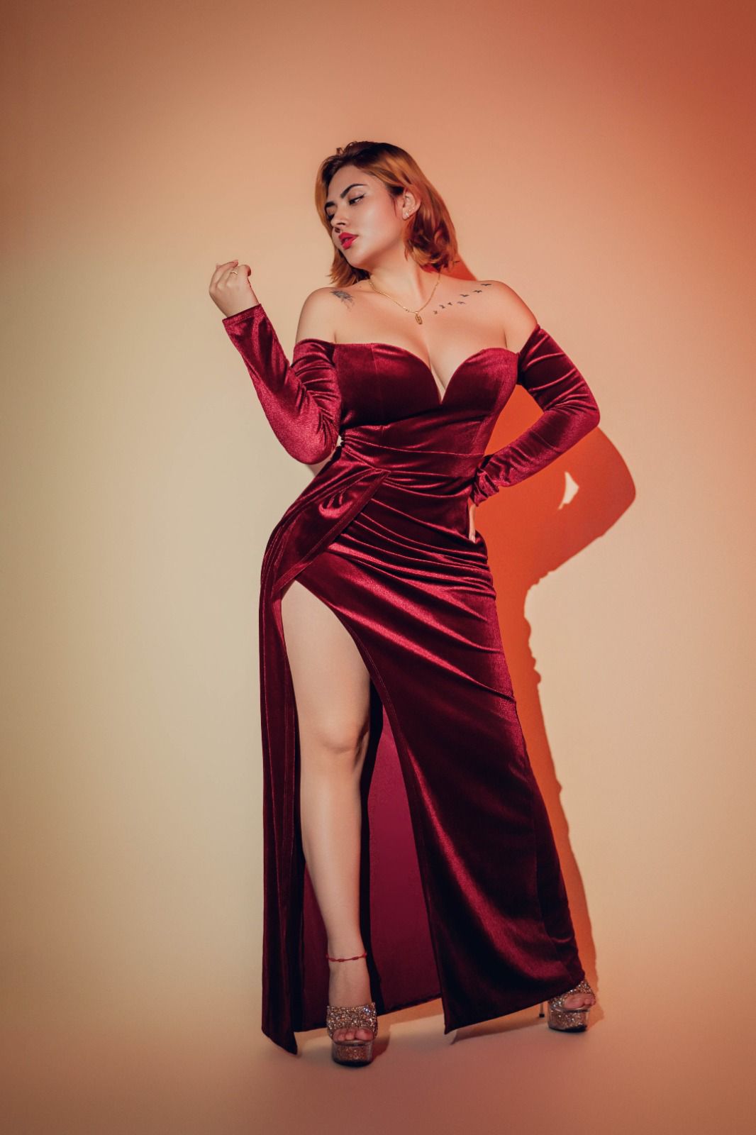 VIP-Massage Frankfurt - Masseurin Candela NEU : Alter: 26, Haarfarbe - kuper 